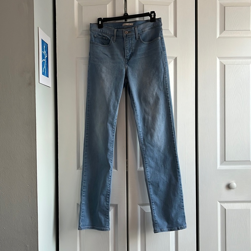 Light Wash Levi Jeans